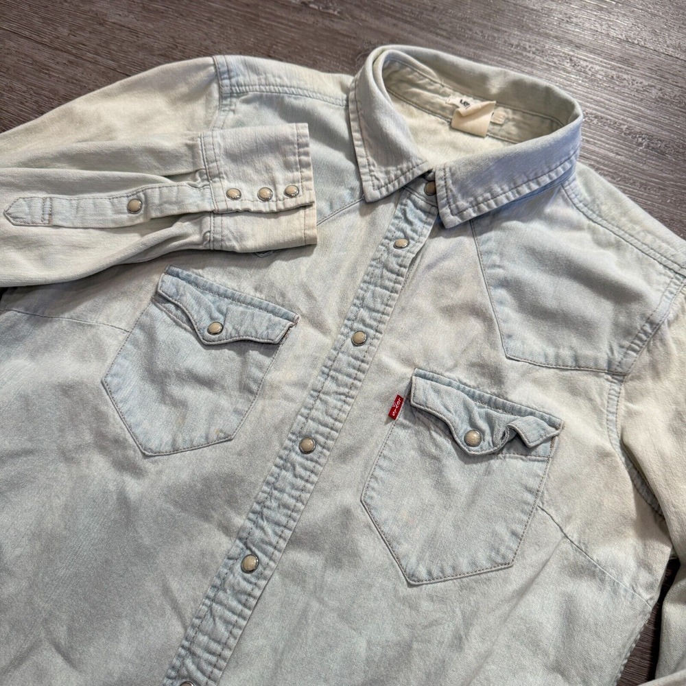 Levis Shirt Womens Small Blue fade Pearl Snap Chambray Denim Western Rodeo
